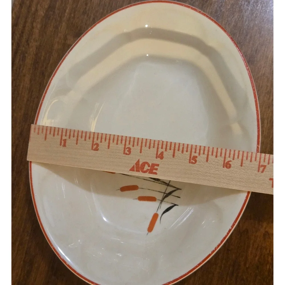 Universal Cambridge Cattail Ivory Pottery Oval Bowl and Dinner Plate Set USA